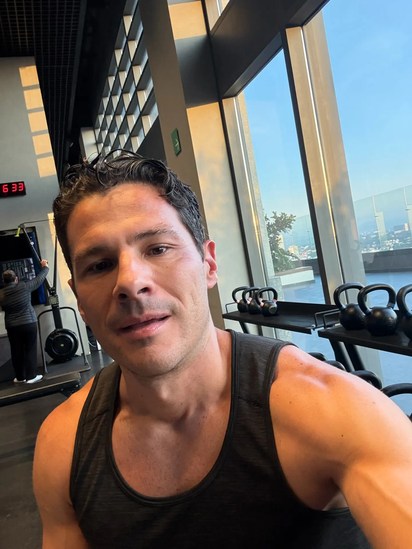 El Dr. JC Arias temprano en la mañana, antes de entrenar.